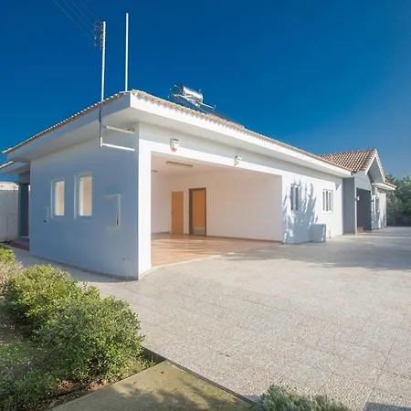 Salamis Villa *
